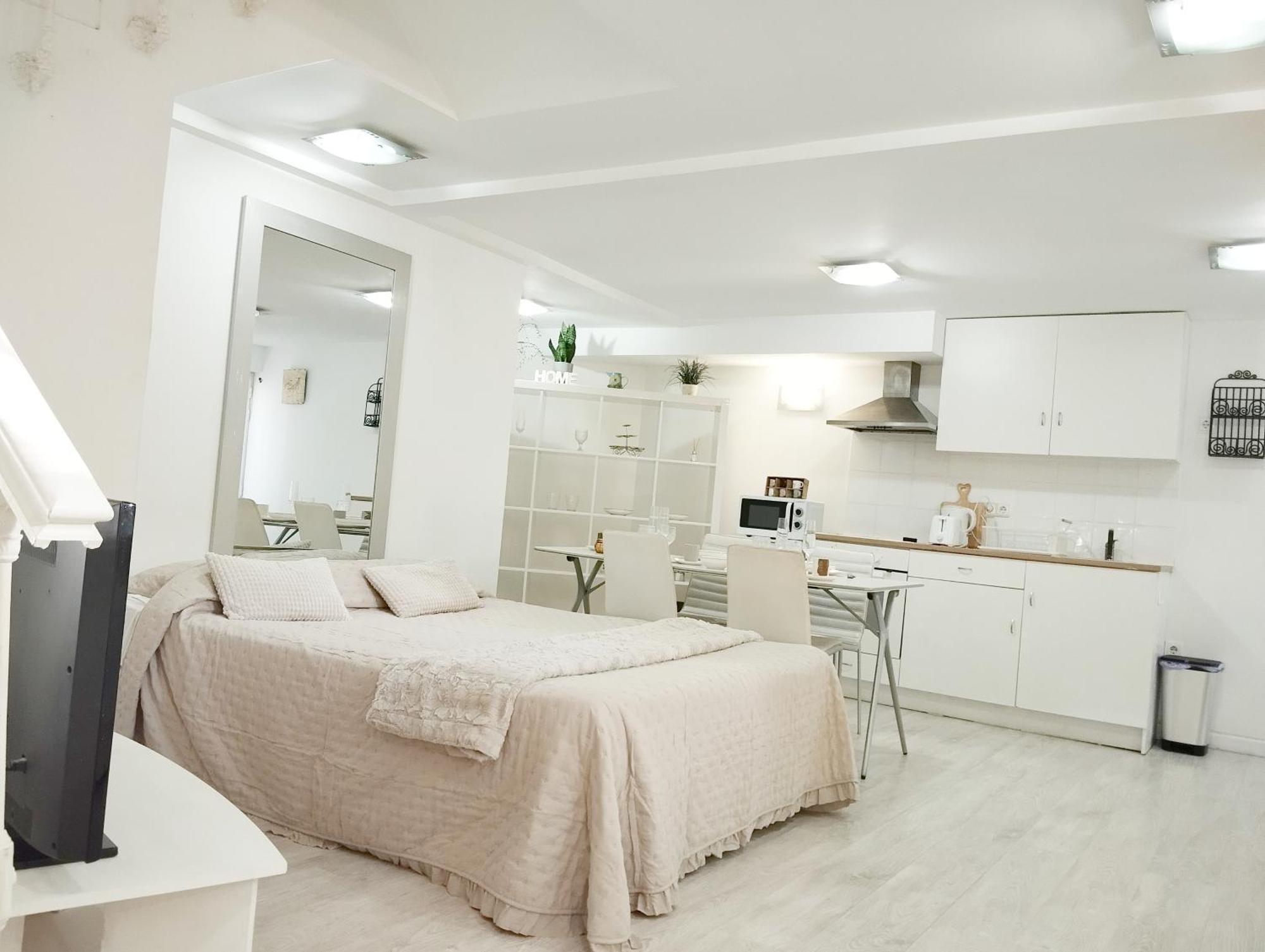 Cool Basement Studio In Hosts House With Private Terrace And Bbq シスル・マヨール エクステリア 写真