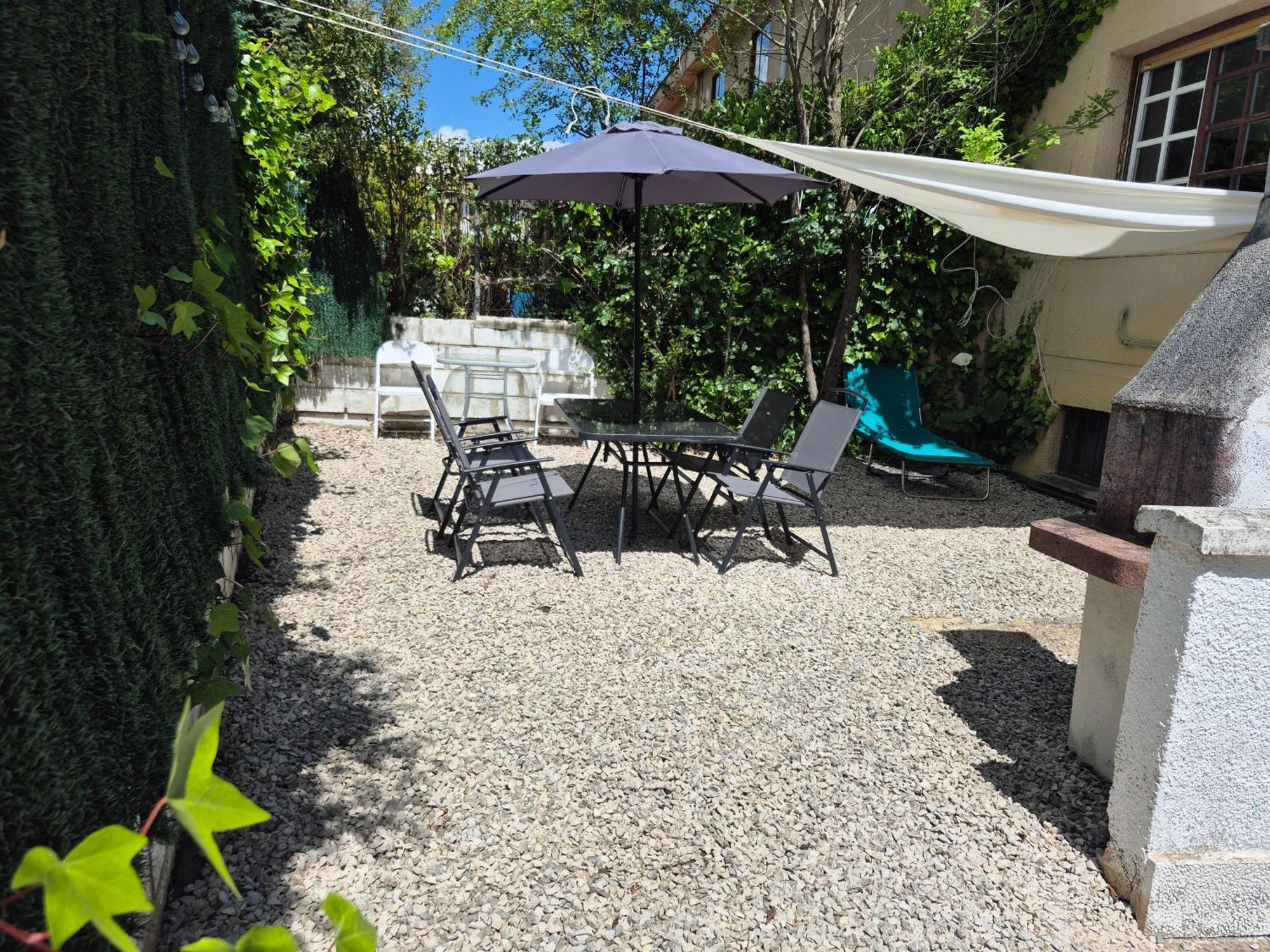 Cool Basement Studio In Hosts House With Private Terrace And Bbq シスル・マヨール 部屋 写真
