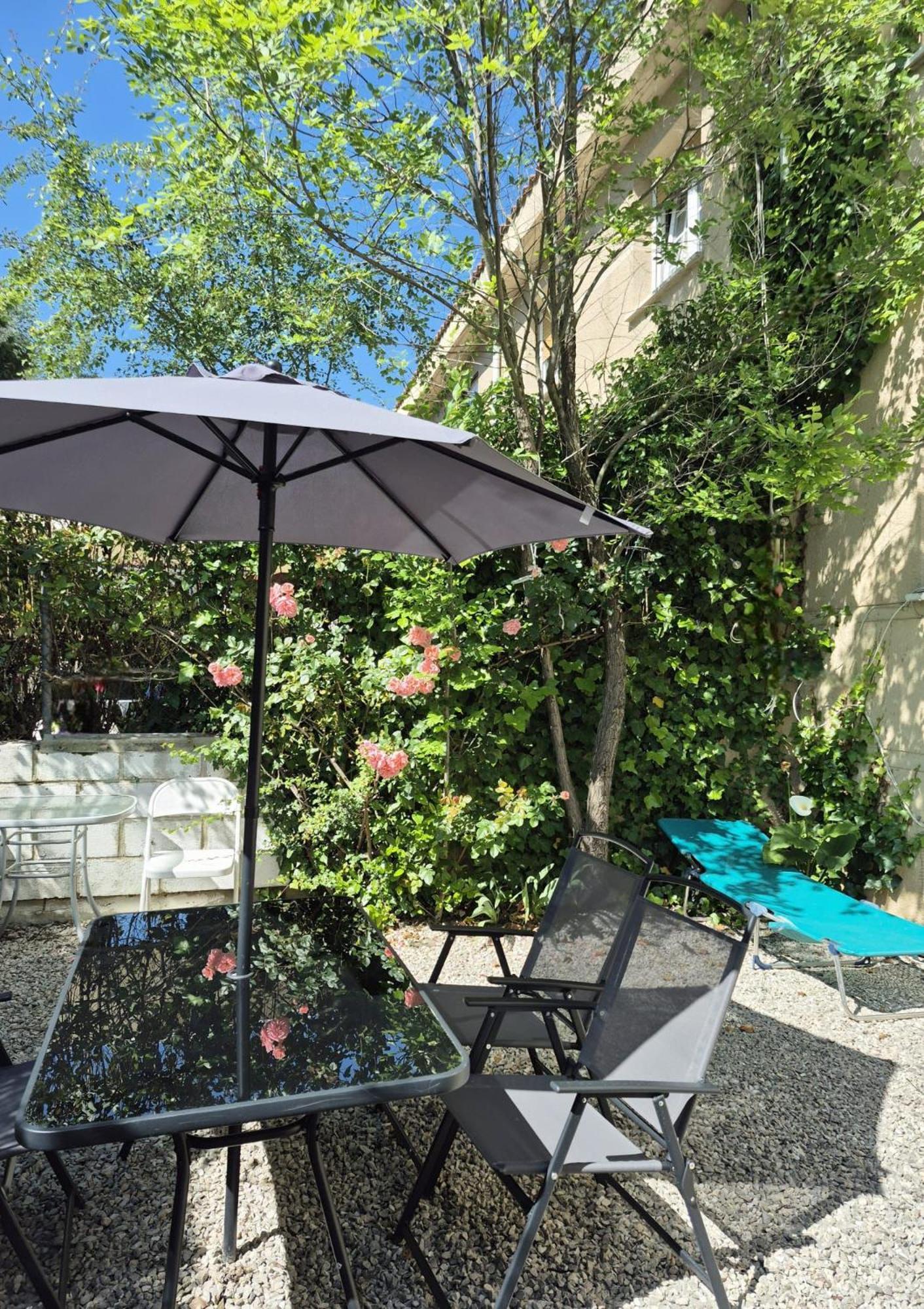 Cool Basement Studio In Hosts House With Private Terrace And Bbq シスル・マヨール エクステリア 写真